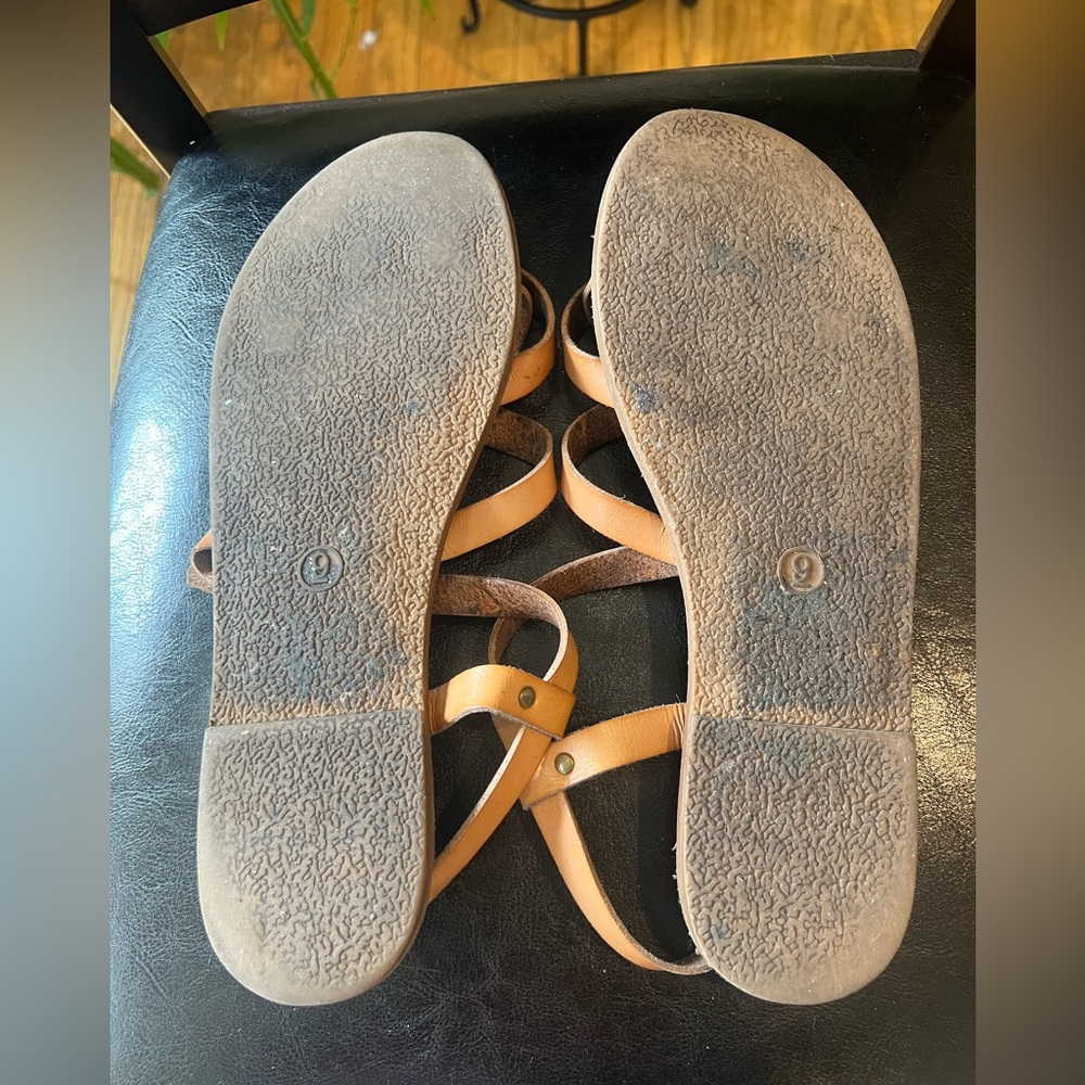 Universal Thread Sandals - Picture 7 of 7
